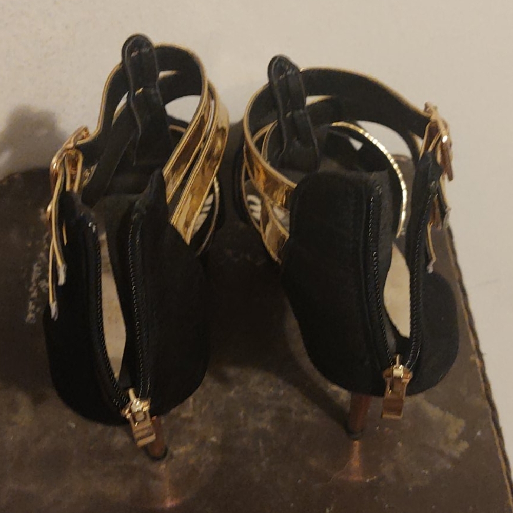 Heels - Picture 3 of 3